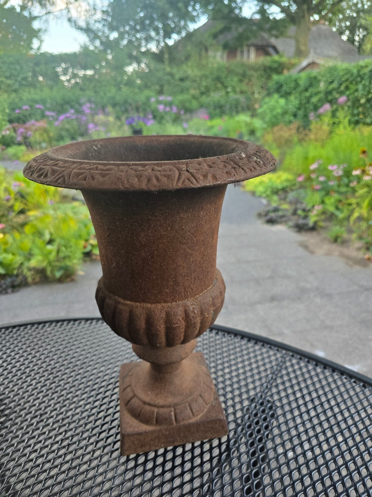 Gietijzeren tuinvaas, Tuin en Terras, Tuinvazen, Ophalen of Verzenden, Gebruikt