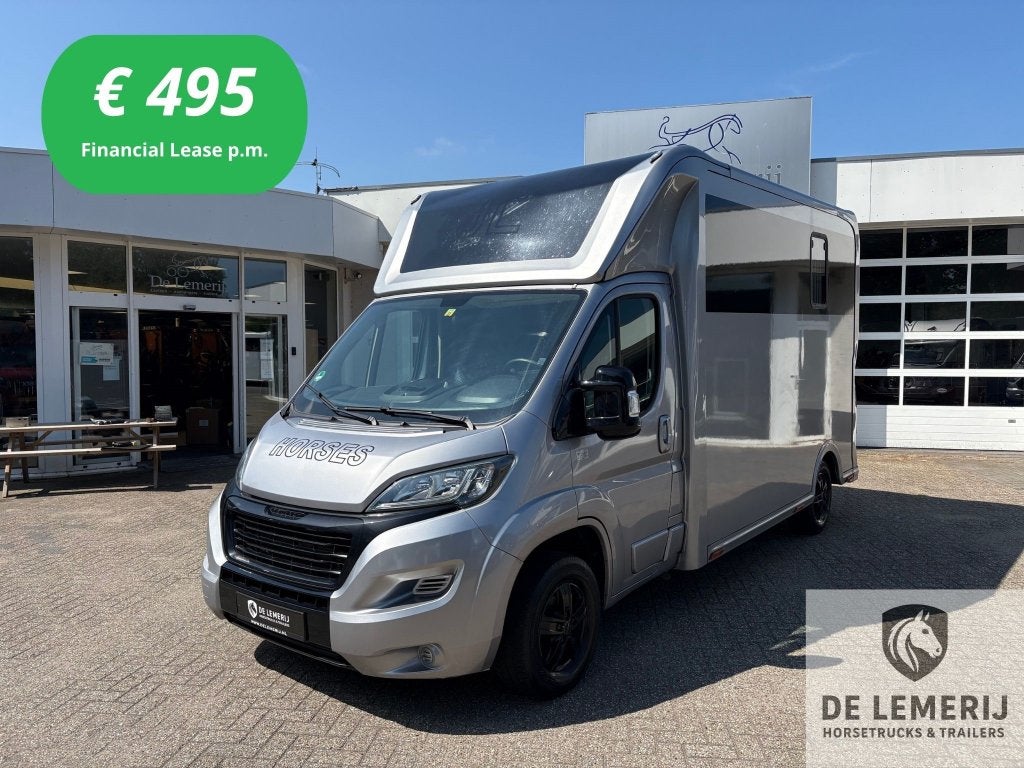 Peugeot Boxer 165pk Nubia Hengstenuitvoering 2022 58.575km!, Ophalen, Gebruikt, Polyester, 2-paards trailer