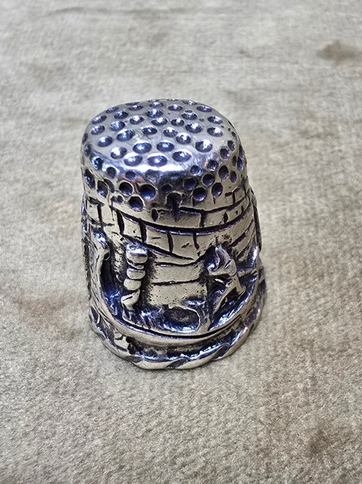 solide vintage vingerhoed Italië, Verzamelen, Verzenden, Zilver, Reliëf