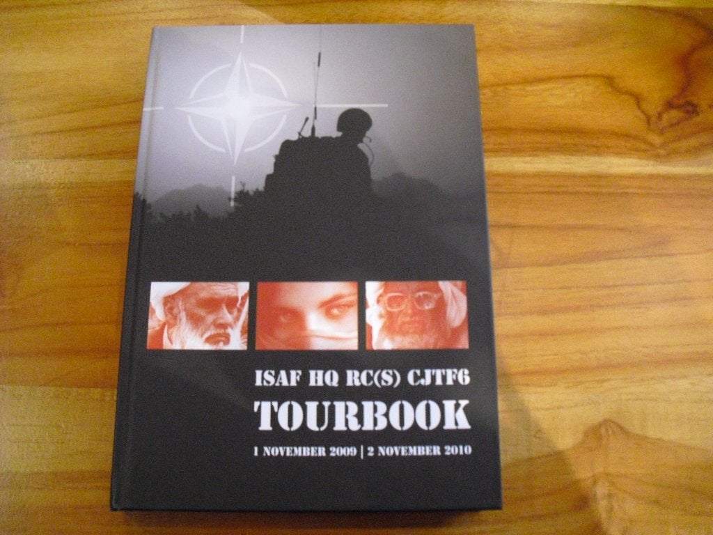 ISAF HQ RC(S) CJTF6 Tourbook 2009-2010, Ophalen of Verzenden, Zo goed als nieuw, ISAF HQ RC(S) CJTF6, 1945 tot heden