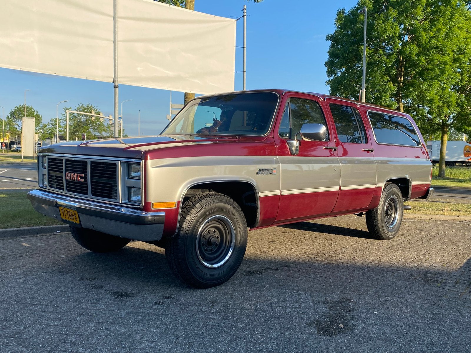 GMC / Chevrolet Suburban 7,4 belastingvrij 1986, Automaat, Bruin, Particulier, SUV of Terreinwagen