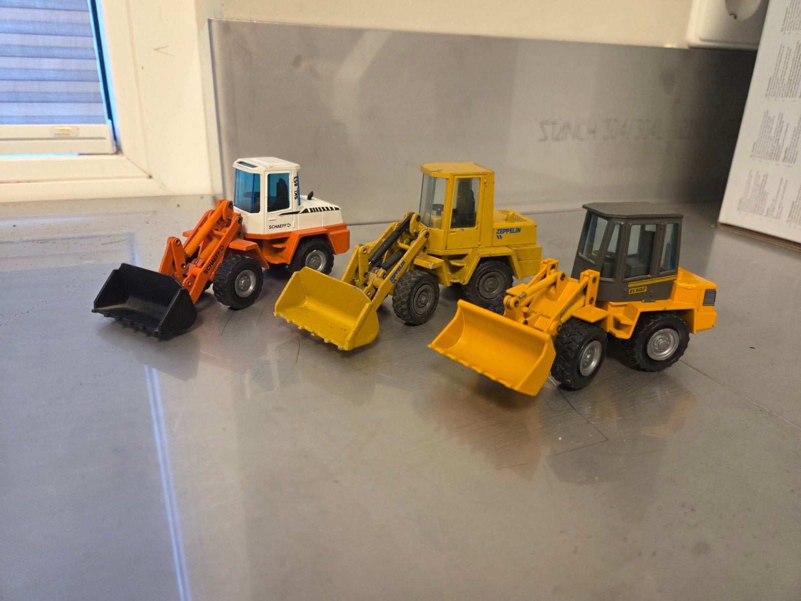 Zettelmeyer Scheaff Zeppelin Minishovels Nzg 1:50 Conrad, Hobby en Vrije tijd, Modelauto's | 1:50, Gebruikt, Hijskraan, Tractor of Landbouw