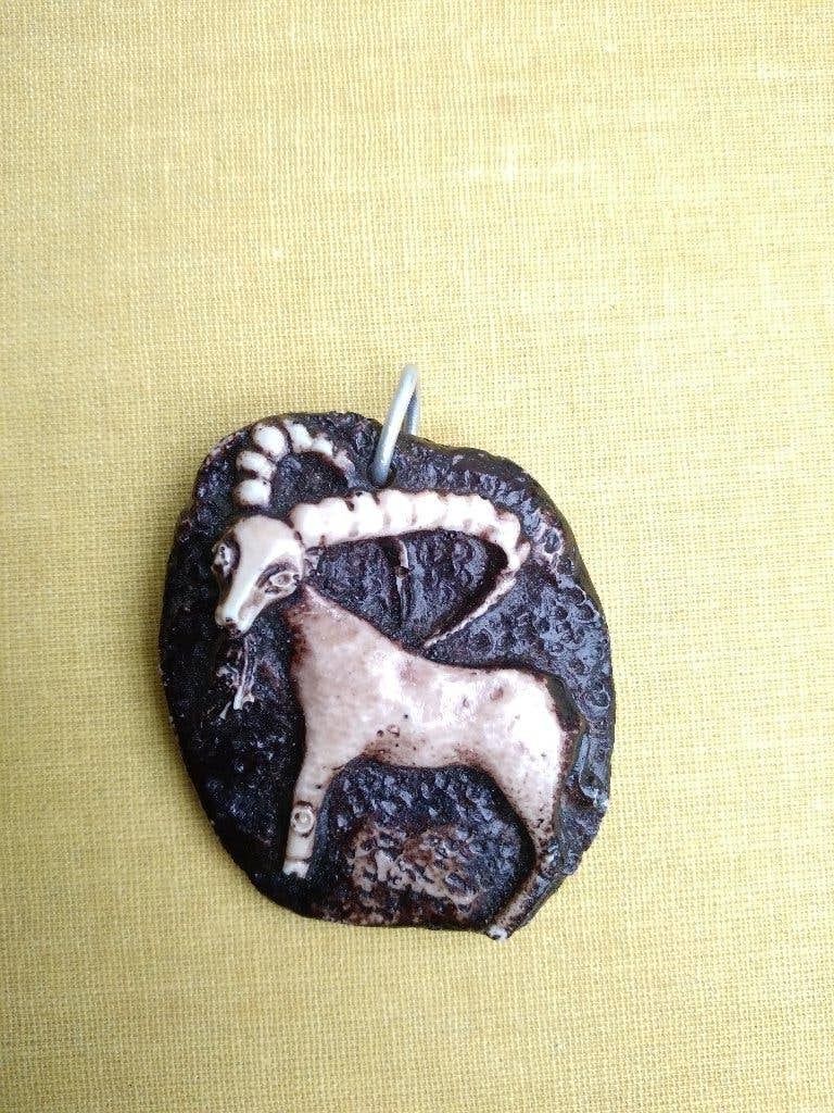 Kettinghanger steenbok, Beige, Ophalen of Verzenden, Zo goed als nieuw, Steen of Mineraal