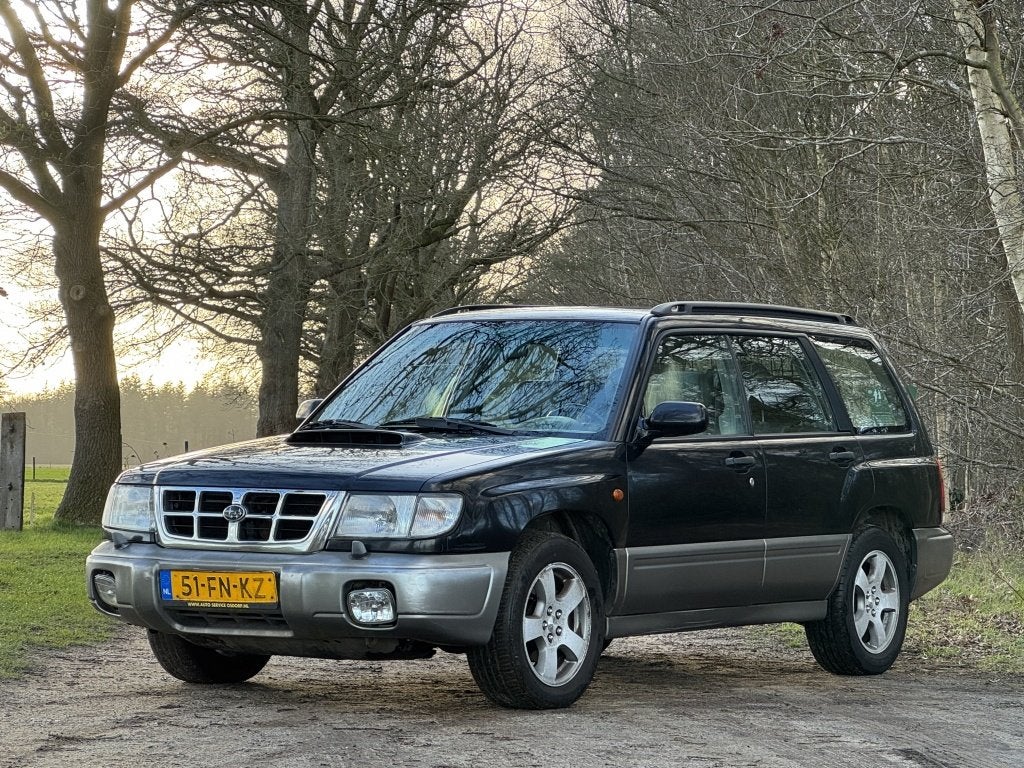 Subaru Forester 2.0 AWD S-Turbo bas. (bj 2000, automaat), Zwart, Bedrijf, Vierwielaandrijving, 170 pk
