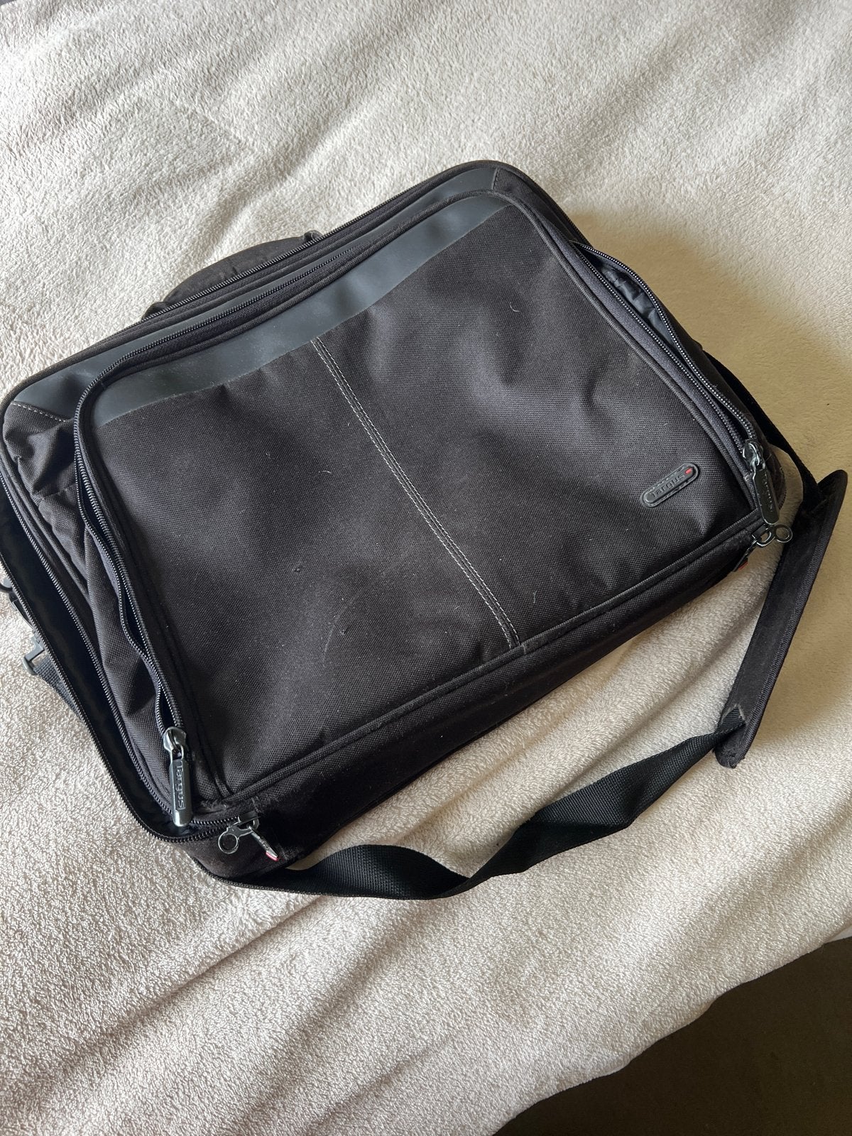 Targus Laptoptas Zwart - Perfect voor 15 inch laptops, Computers en Software, Gebruikt, Gevoerd laptopvak, 15 inch, Aktetas