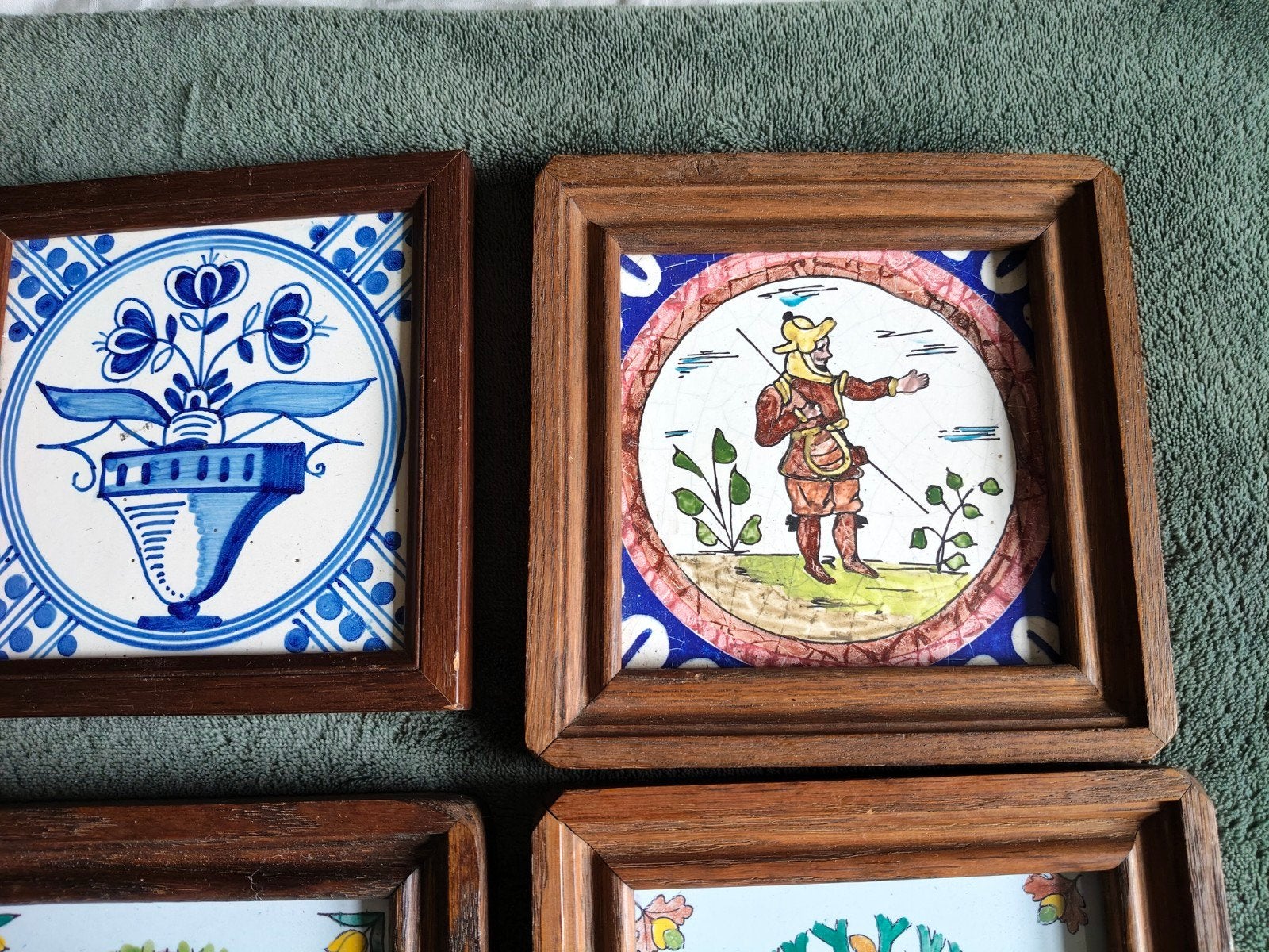 9 oude  tegeltjes in houten frame brocante siertegeltjes, Ophalen of Verzenden