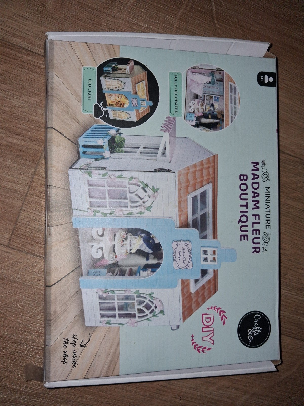 DIY Miniatuur Madam Fleur Boutique Poppenhuis met LED, Ophalen of Verzenden, Nieuw, Poppenhuis