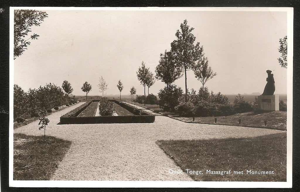 Oude Tonge, Massagraf met Monument, Ophalen of Verzenden, 1960 tot 1980, Gelopen, Zuid-Holland