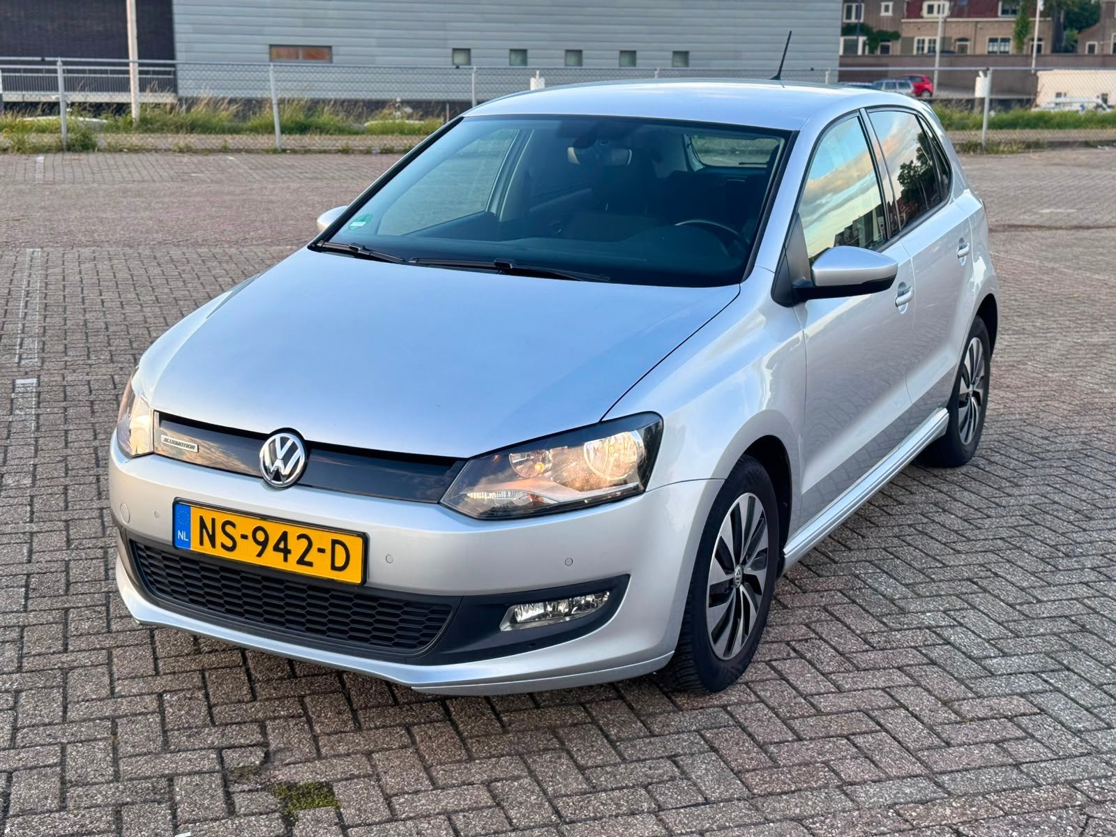 Volkswagen Polo 1.0 TSI Bluemotion, 70 KW, NAVI, NAP, CRUISE, Voorwielaandrijving, Stof, 40 €/maand, 95 pk