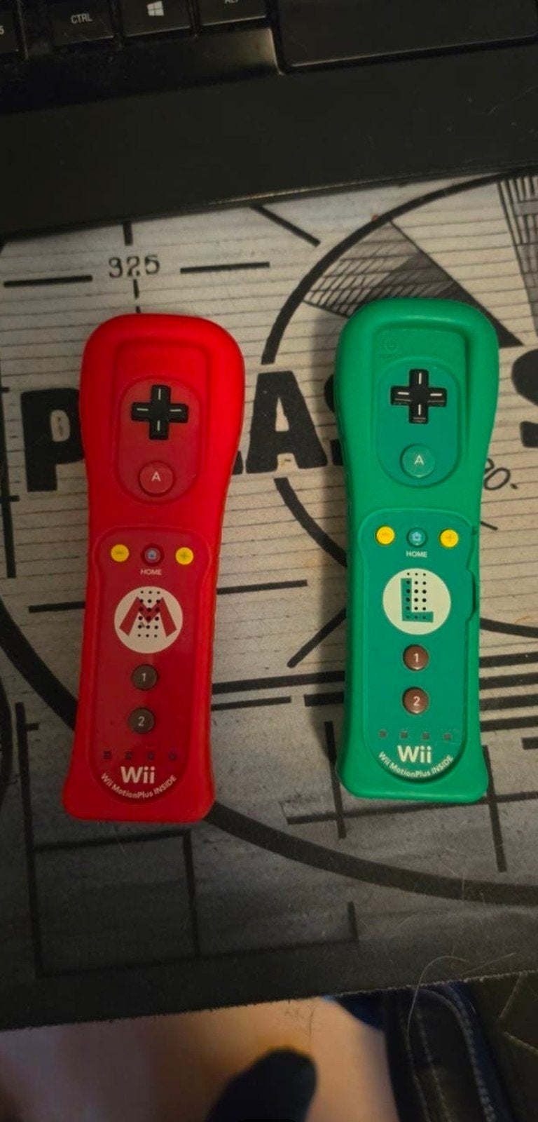 Wii MotionPlus Inside Controllers (mario en luigi), Ophalen of Verzenden, Gebruikt, Met 2 controllers