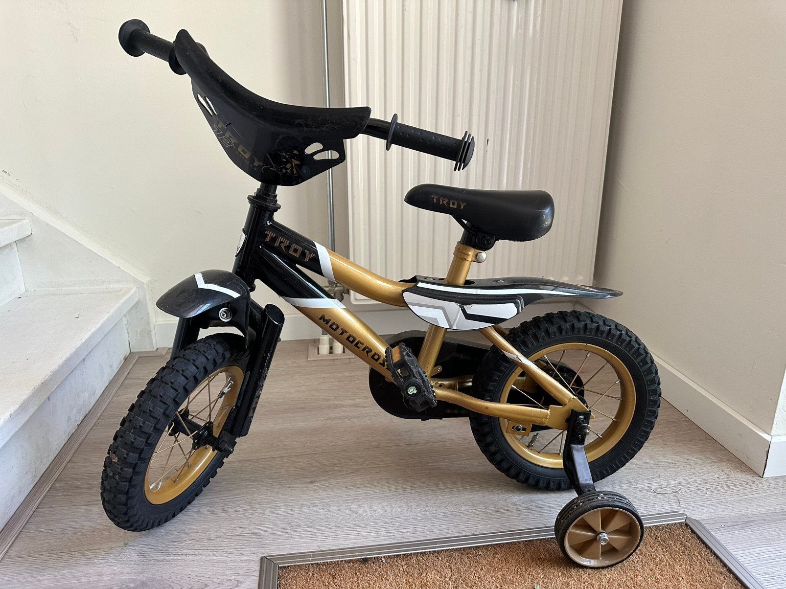 Kinderfiets met zijwieltjes, Fietsen en Brommers, Fietsen | Kinderfietsjes, Ophalen, Terugtraprem, Zijwieltjes, Gebruikt