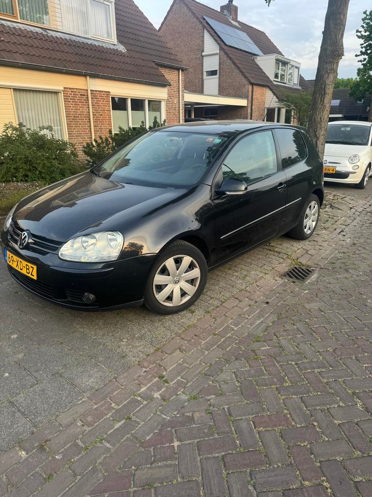 Volkswagen Golf 1.6 16V FSI 85KW 2007 Zwart 14 maanden APK, Voorwielaandrijving, 4 cilinders, Zwart, Origineel Nederlands