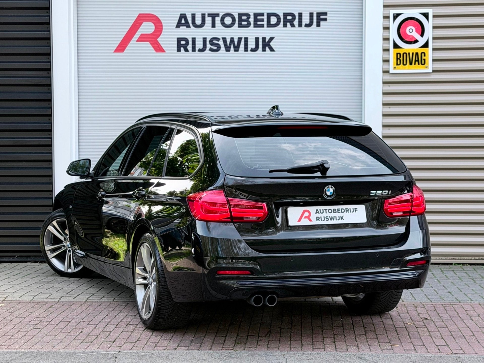 Foto 3 van BMW 3-serie Touring 320i Edition M Sport Shadow High Executi