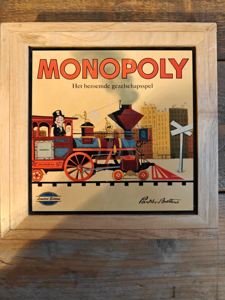 Monopoly in houten kistje., Hobby en Vrije tijd, Gezelschapsspellen | Bordspellen, Ophalen of Verzenden, NVT., NVT., NVT.