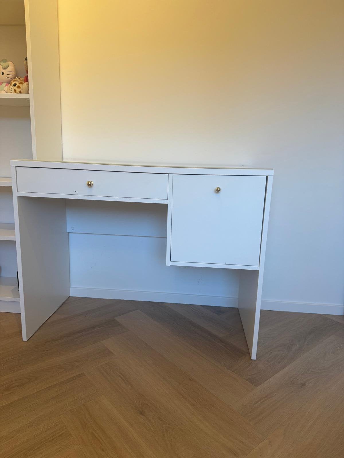 Ikea Bureau/make-up tafel, Ophalen, Zo goed als nieuw