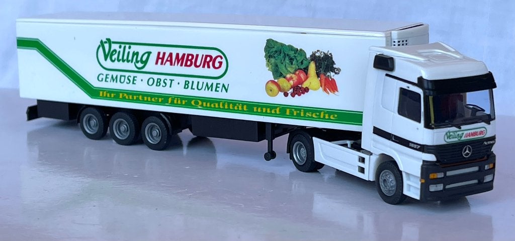 Albedo 250079: Mercedes-Benz Actros 1857 "Veiling Hamburg", Hobby en Vrije tijd, Ophalen of Verzenden, Zo goed als nieuw, Bus of Vrachtwagen