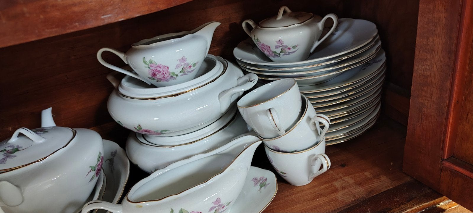 Vintage porseleinen servies met rozenmotief, Antiek en Kunst, Ophalen