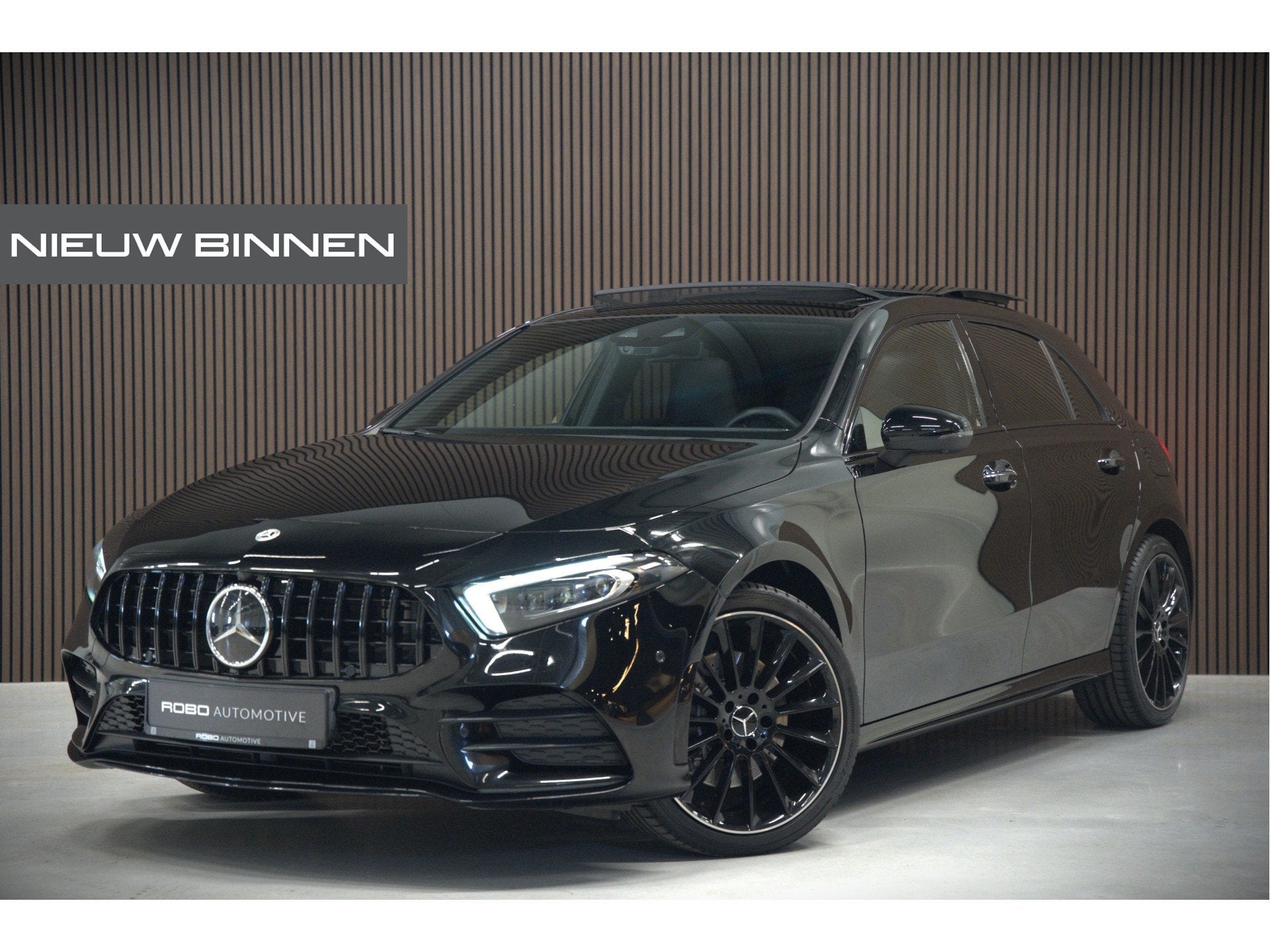 Mercedes-Benz A-Klasse 250 e AMG Line | Panoramadak | Stoelv, Gebruikt, 4 cilinders, 15 kWh, Zwart