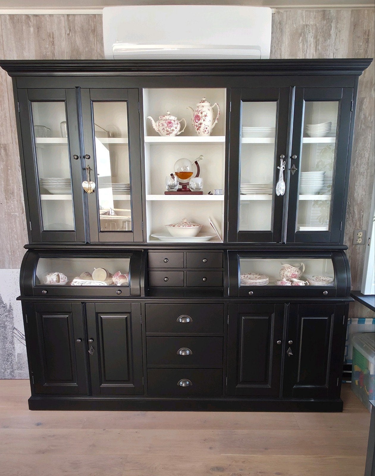 Prachtige landelijke buffetkast / grutterskast zwart (194 cm, Huis en Inrichting, Kasten | Buffetkasten, Ophalen, Gebruikt, Met deur(en)