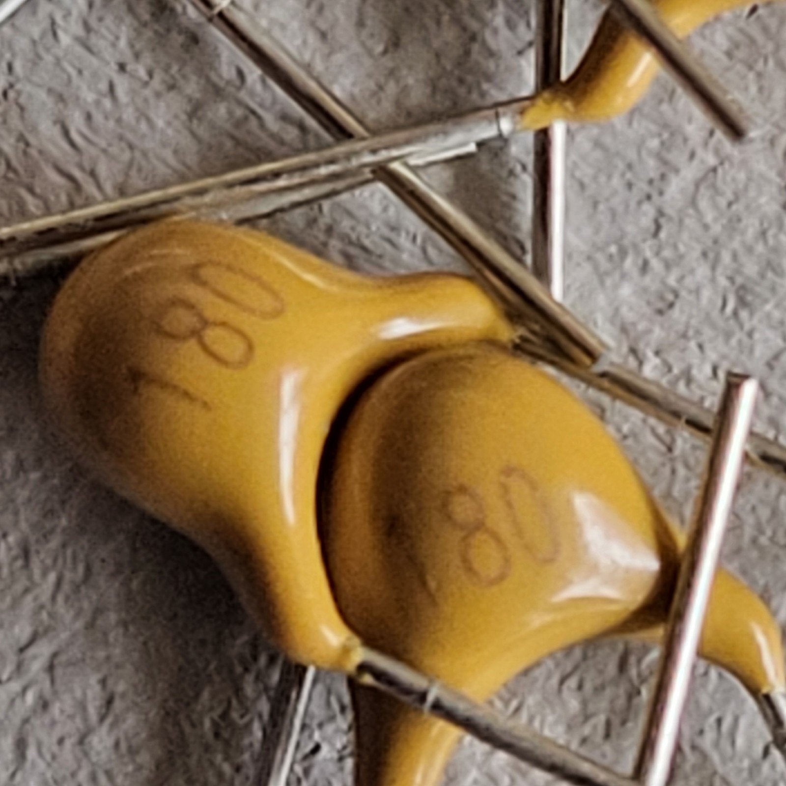 ceramische condensatoren 18pF, Hobby en Vrije tijd, Ophalen of Verzenden, Nieuw