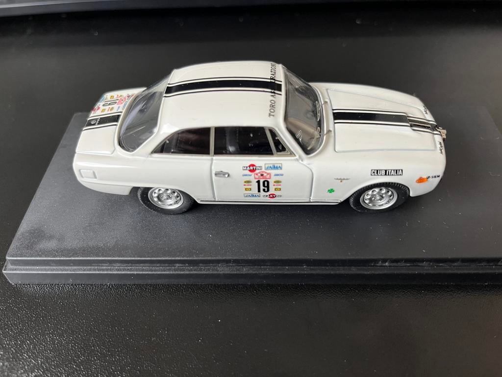 1/43 Bang 7305 Alfa Romeo, Hobby en Vrije tijd, Ophalen of Verzenden, Zo goed als nieuw, Auto, Overige merken
