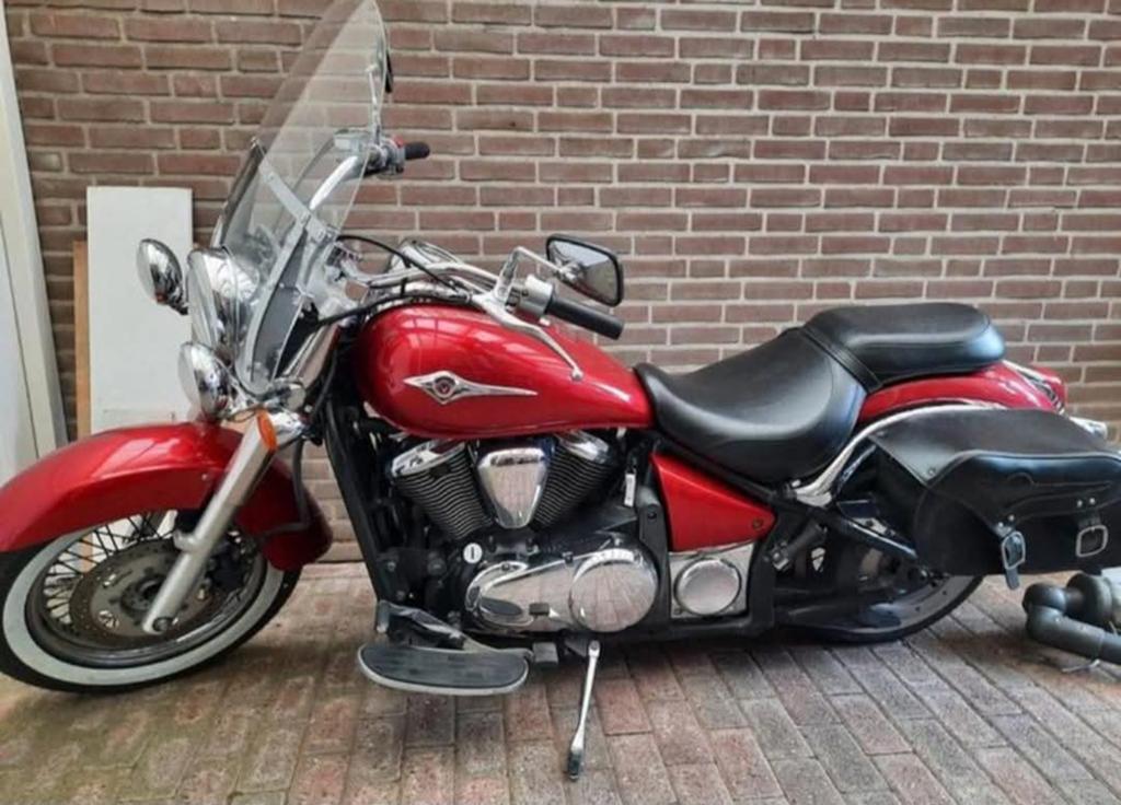 Kawasaki VN 900 Custom - Rode Chopper met Windscherm, Particulier