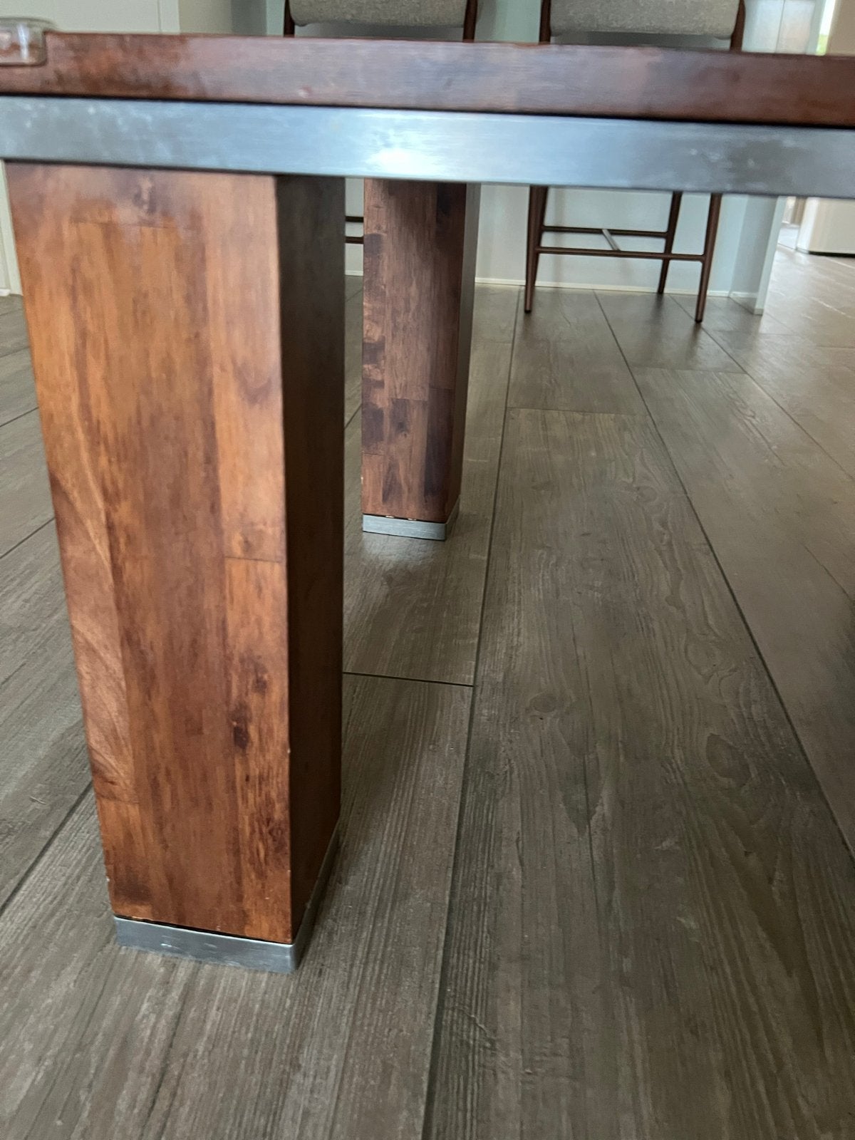 Houten salontafel met metalen accenten, Ophalen, Minder dan 50 cm, Gebruikt, Vierkant