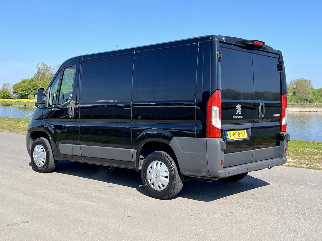 Peugeot Boxer 330 2.0 BlueHDI L1H1 Premium Pack Airco, camer, Voorwielaandrijving, Stof, Gebruikt, 4 cilinders