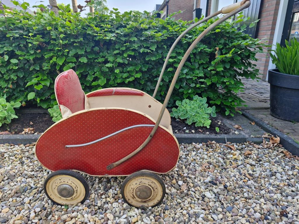 Poppenwagen jaren 50, Ophalen