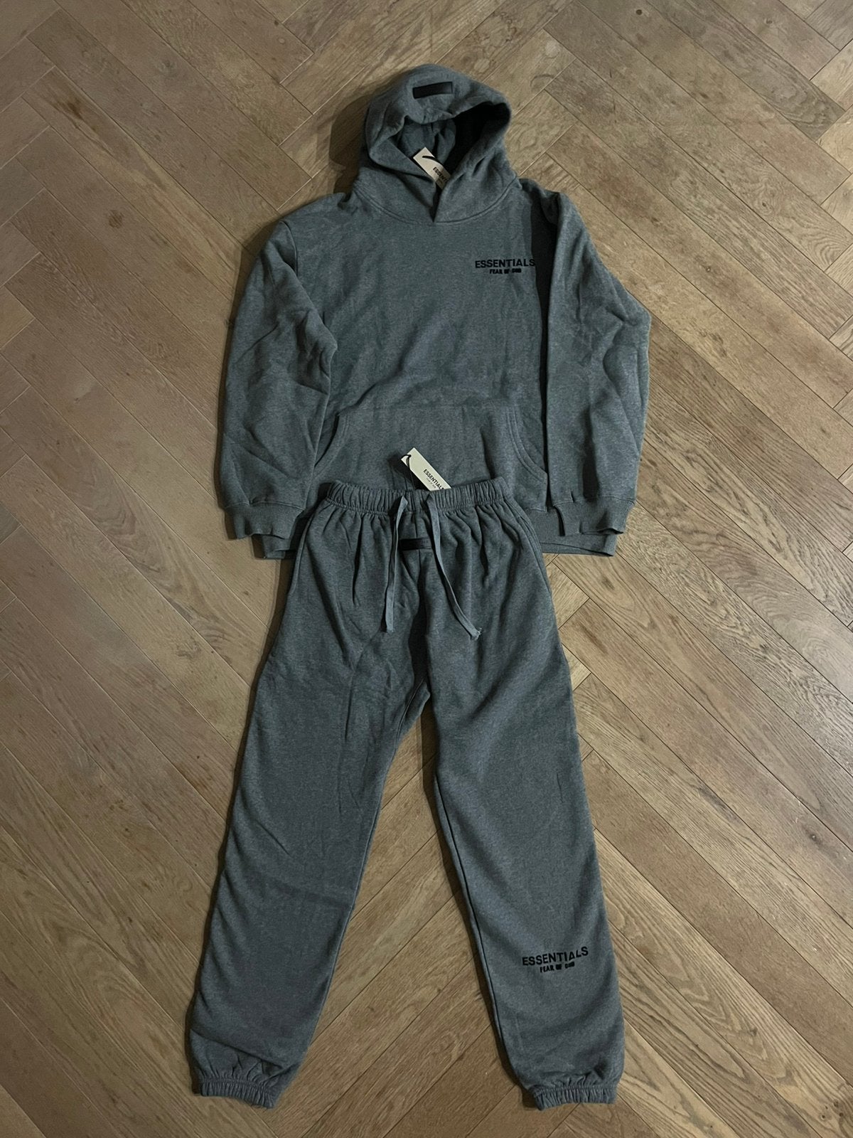 Essentials pak/ set broek + hoodie maat L *NIEUW* grijs, Ophalen of Verzenden, Nieuw, Maat 52/54 (L)