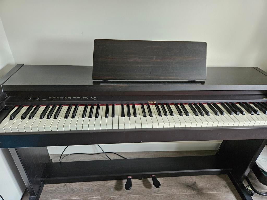 Roland HP 1600e Digitale Piano - 88 Gewogen Toetsen, Muziek en Instrumenten, Piano's, Ophalen, Zwart, Digitaal, Zo goed als nieuw