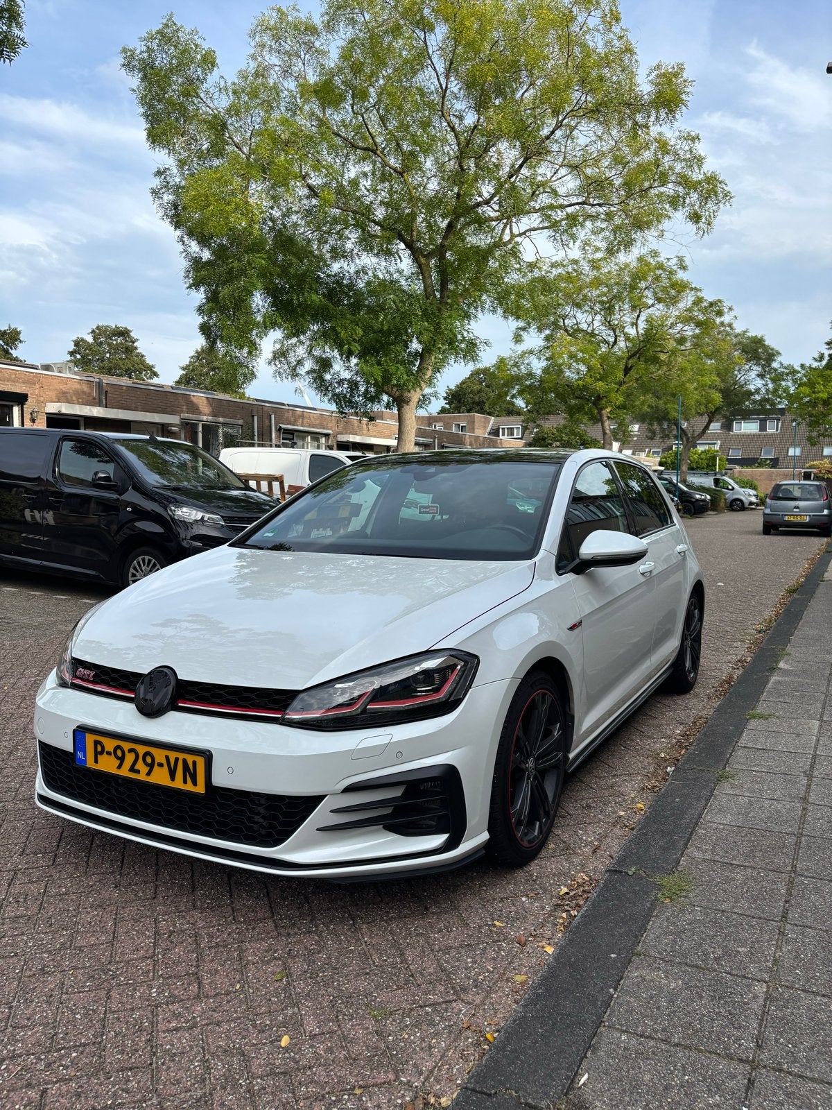 Volkswagen Golf 2.0 TSI 230pk 5D DSG 2018 Wit, Auto's, 4 cilinders, Wit, 1600 kg, 1308 kg