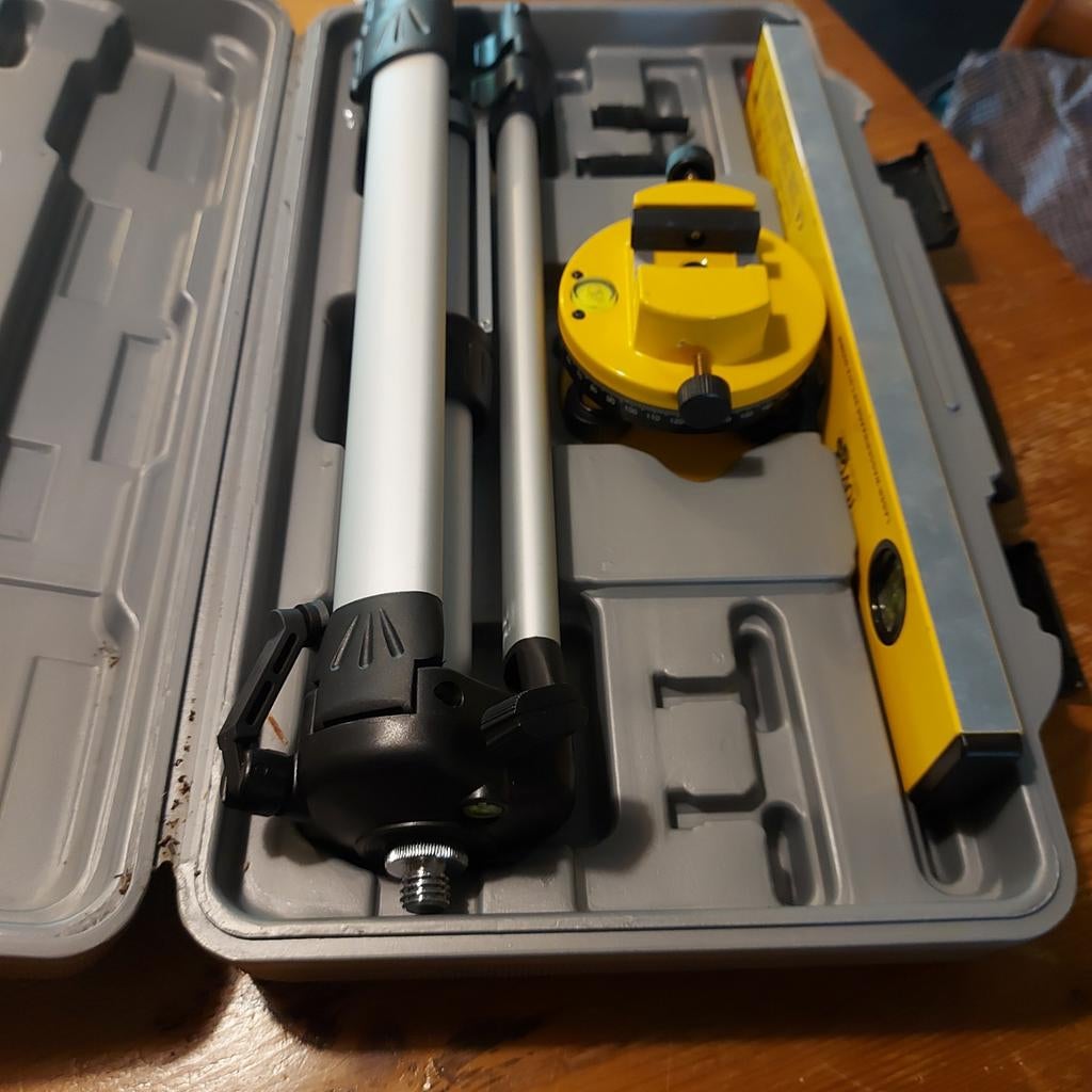 Laser tool kit met statief en waterpas, Doe-het-zelf en Verbouw, Meetapparatuur, Overige meters, Ophalen