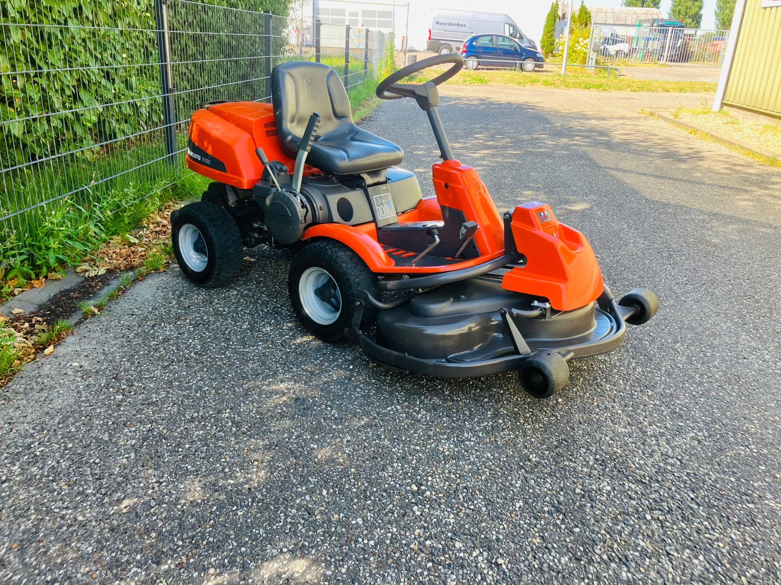 Nette Husqvarna R16 zitmaaier hydro zgan mulchdek, Ophalen, Zo goed als nieuw