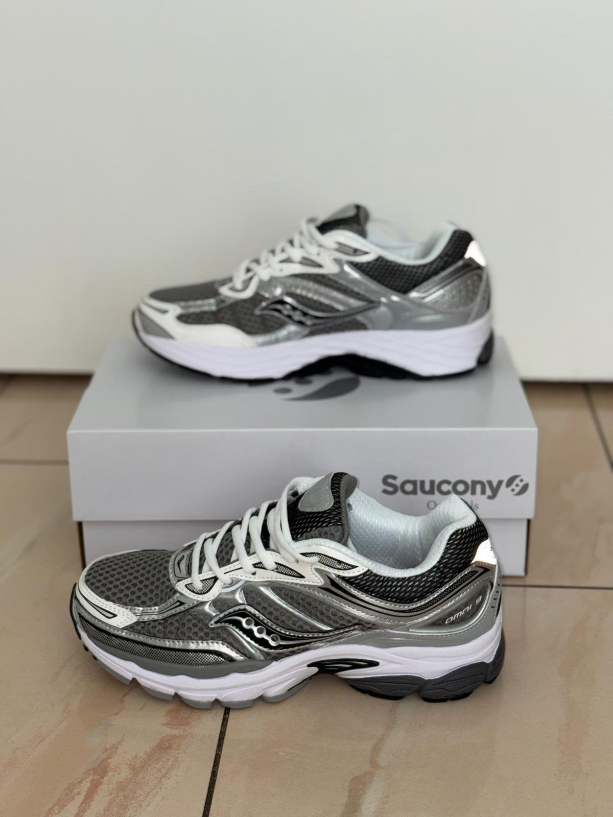 Saucony Originals – zilver/wit – Nieuw - maat 42, 43 en 44, Sport en Fitness, Loopsport en Atletiek, Ophalen of Verzenden, Nieuw
