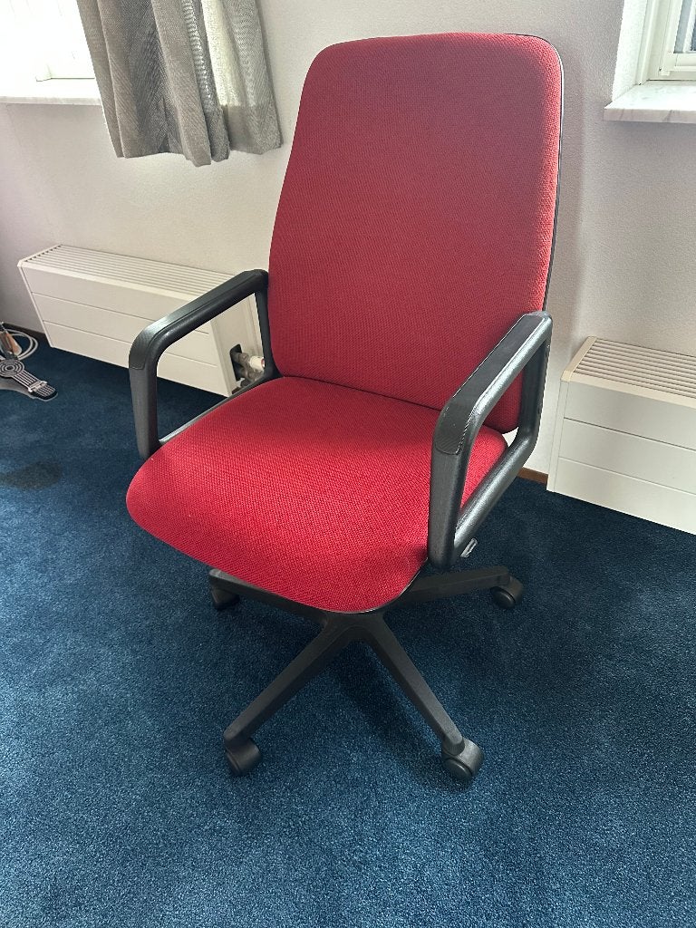 Mooie burostoel, hoogte verstelbaar, Ophalen, Zo goed als nieuw, Rood, Bureaustoel