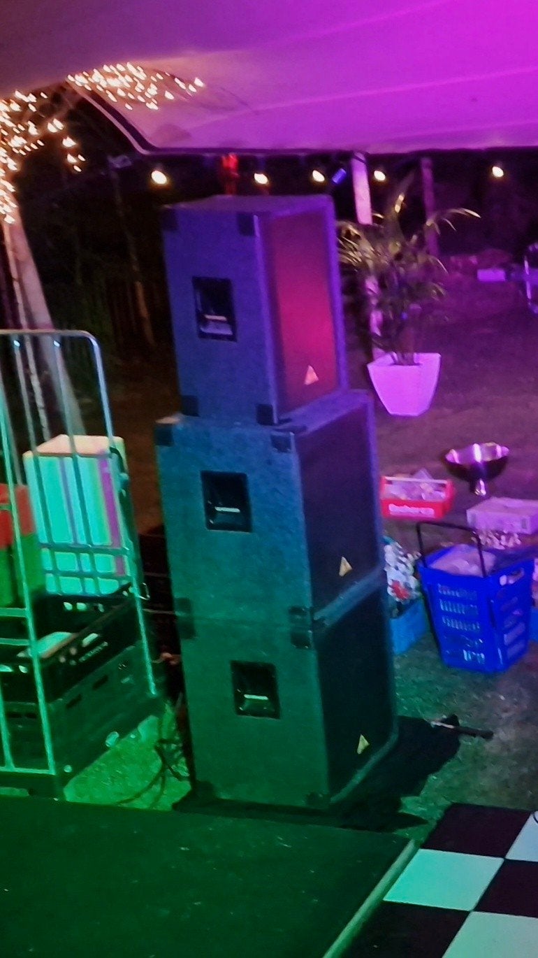complete set Behringer Eurolive B1520 PA Luidsprekers (4x su, Gebruikt, Speakerset, Ophalen, 150 watt of meer