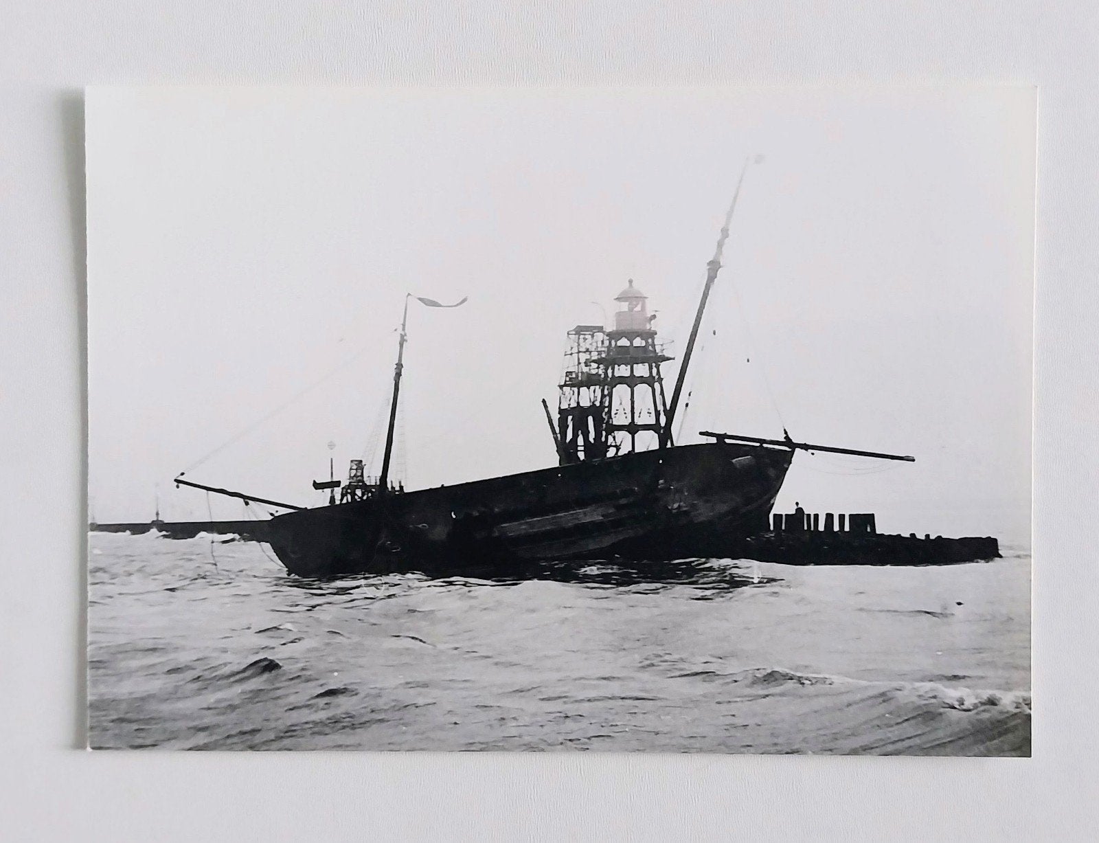 Stranding Vlaardingse logger Goede Verwachting., Ophalen of Verzenden, Kaart, Foto of Prent