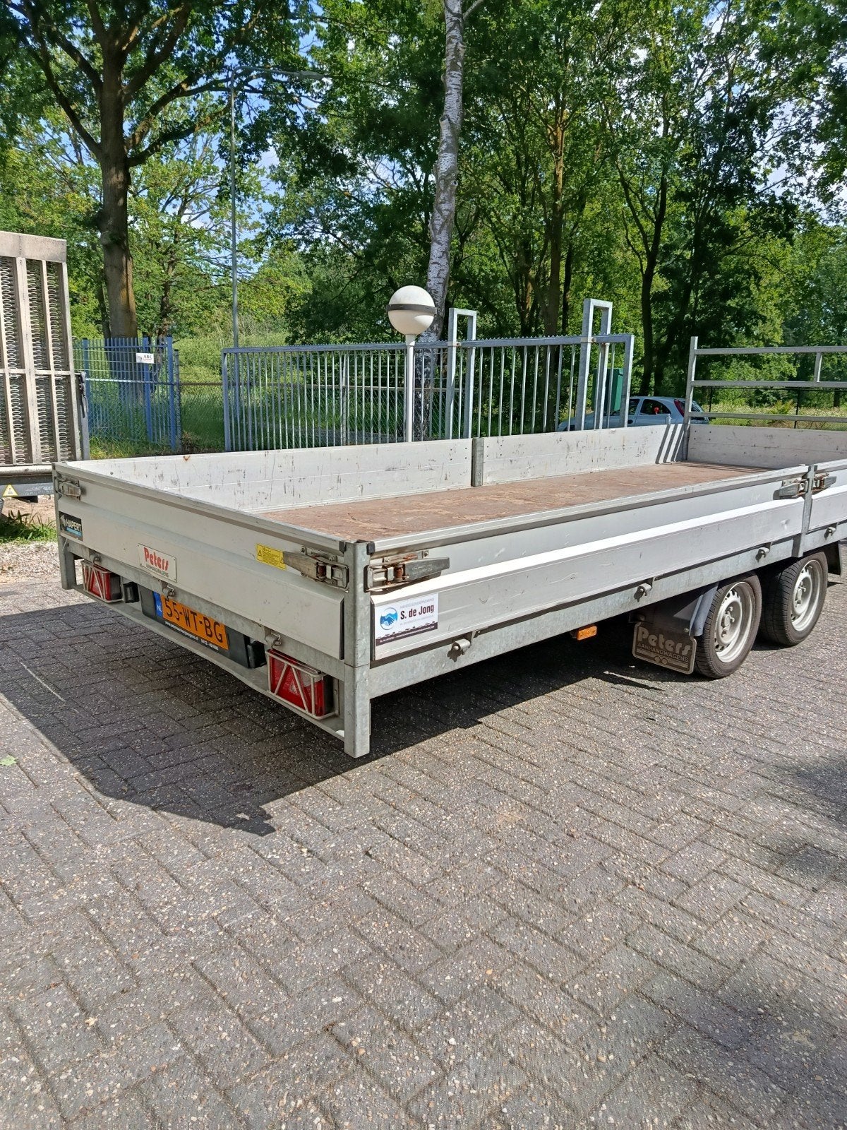 Plateauwagen Hapert, Ophalen