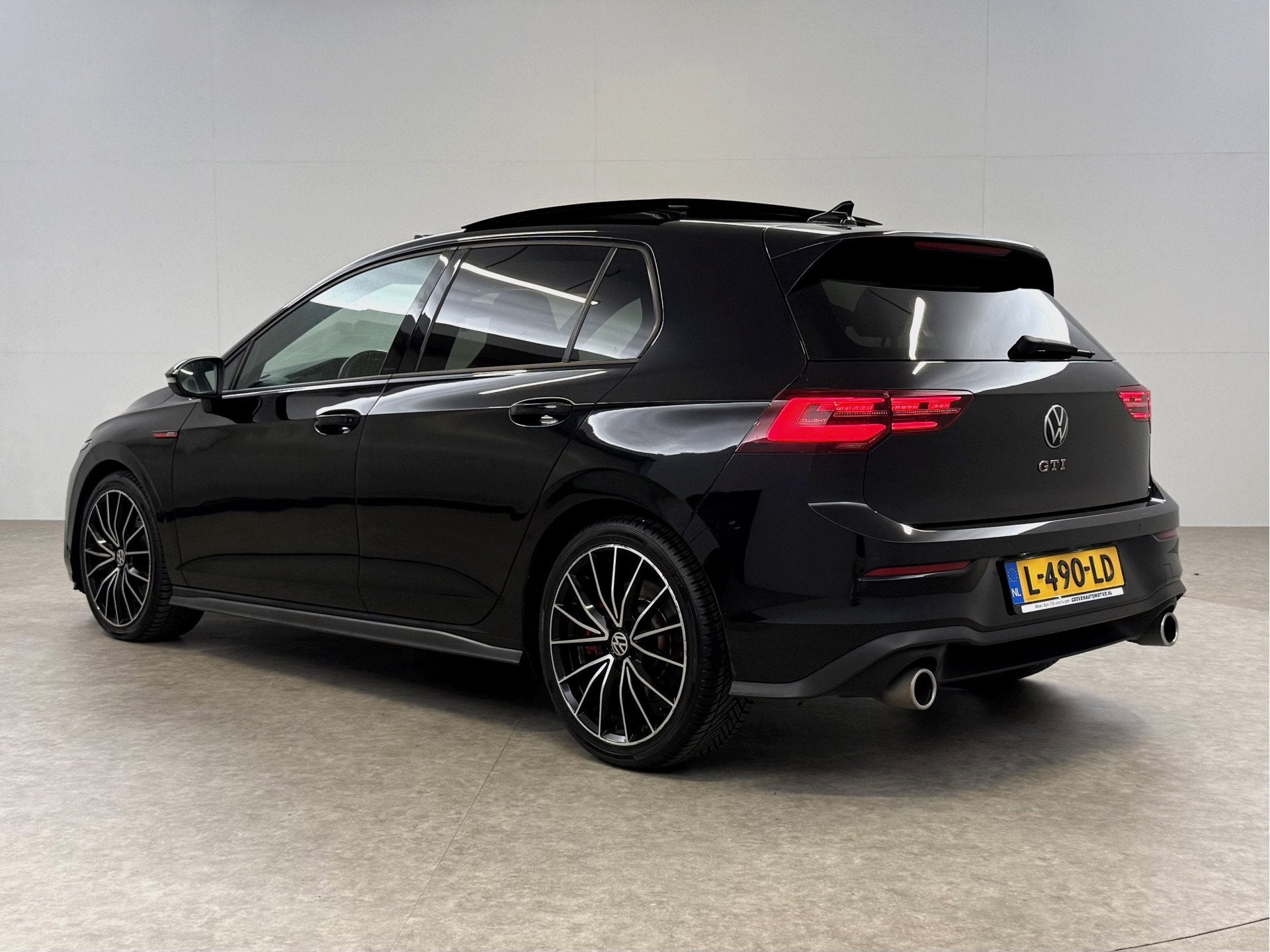 Volkswagen Golf 2.0 TSI GTI 245PK | Pano | H/K | HUD | IQ-Li, Euro 6, 4 cilinders, 1984 cc, Zwart