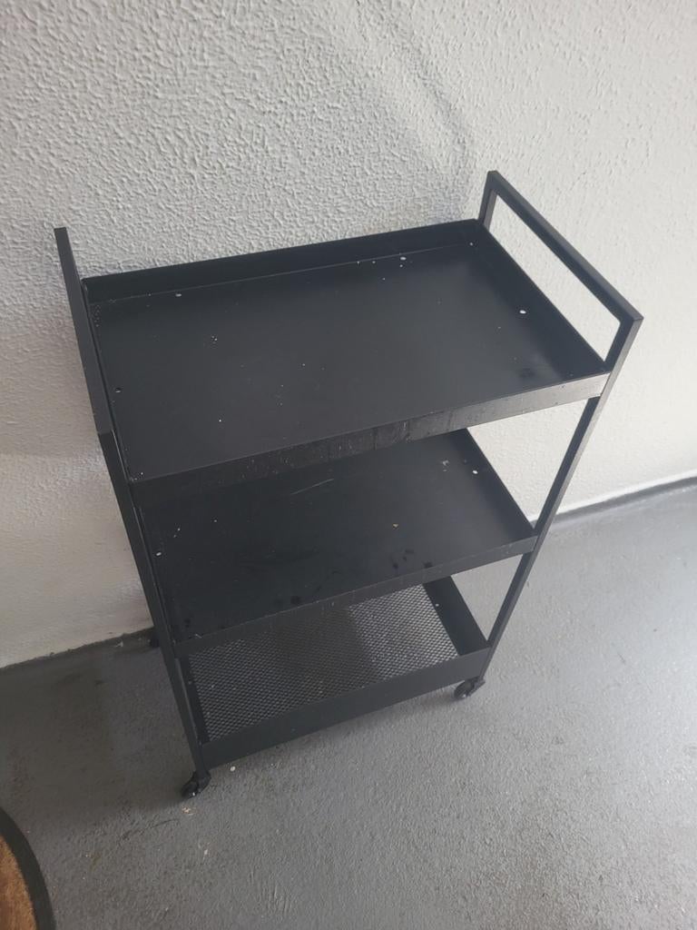 Zwarte keuken trolley, Ophalen