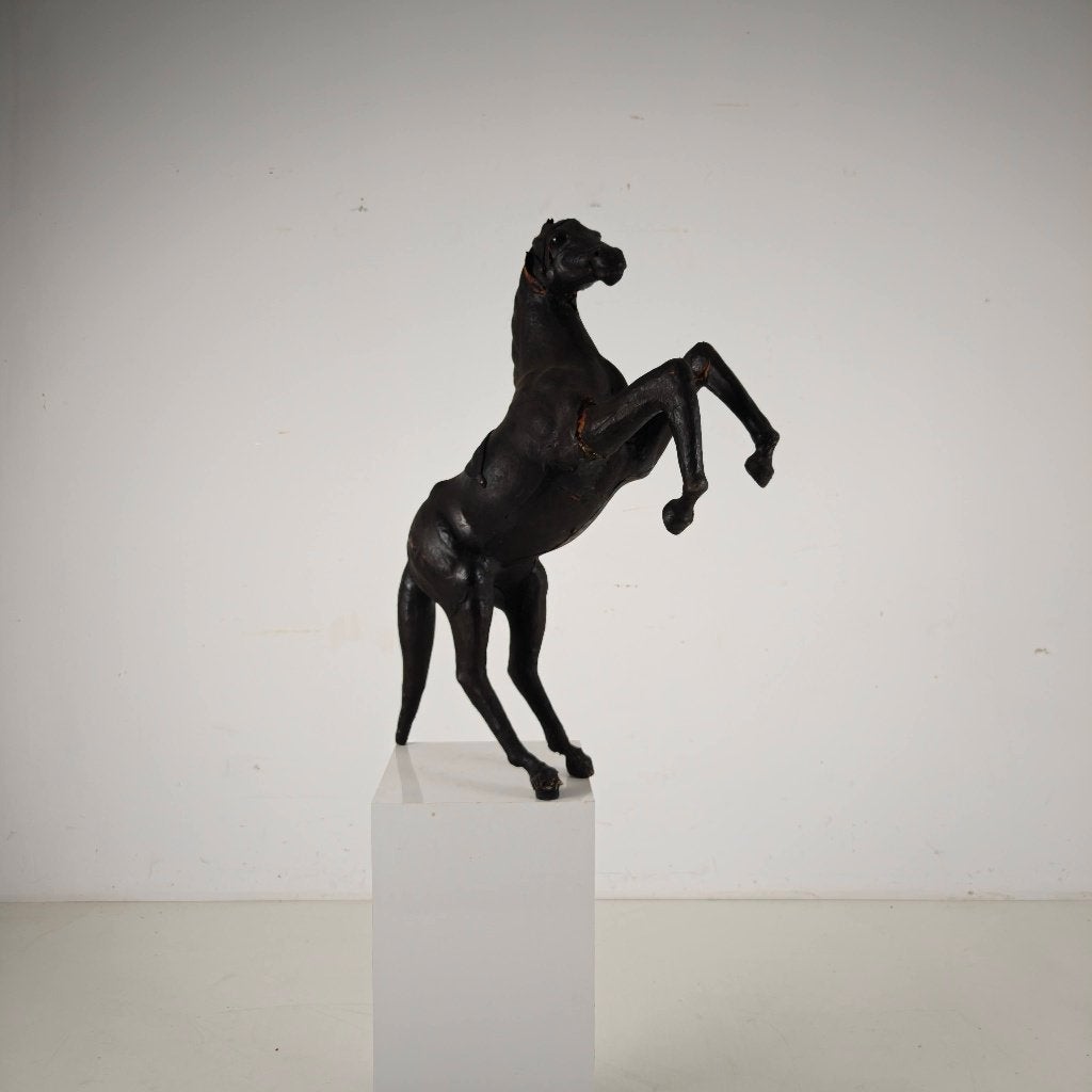Vroege 20e-eeuwse leren paardensculptuur met glazen ogen, Ophalen of Verzenden