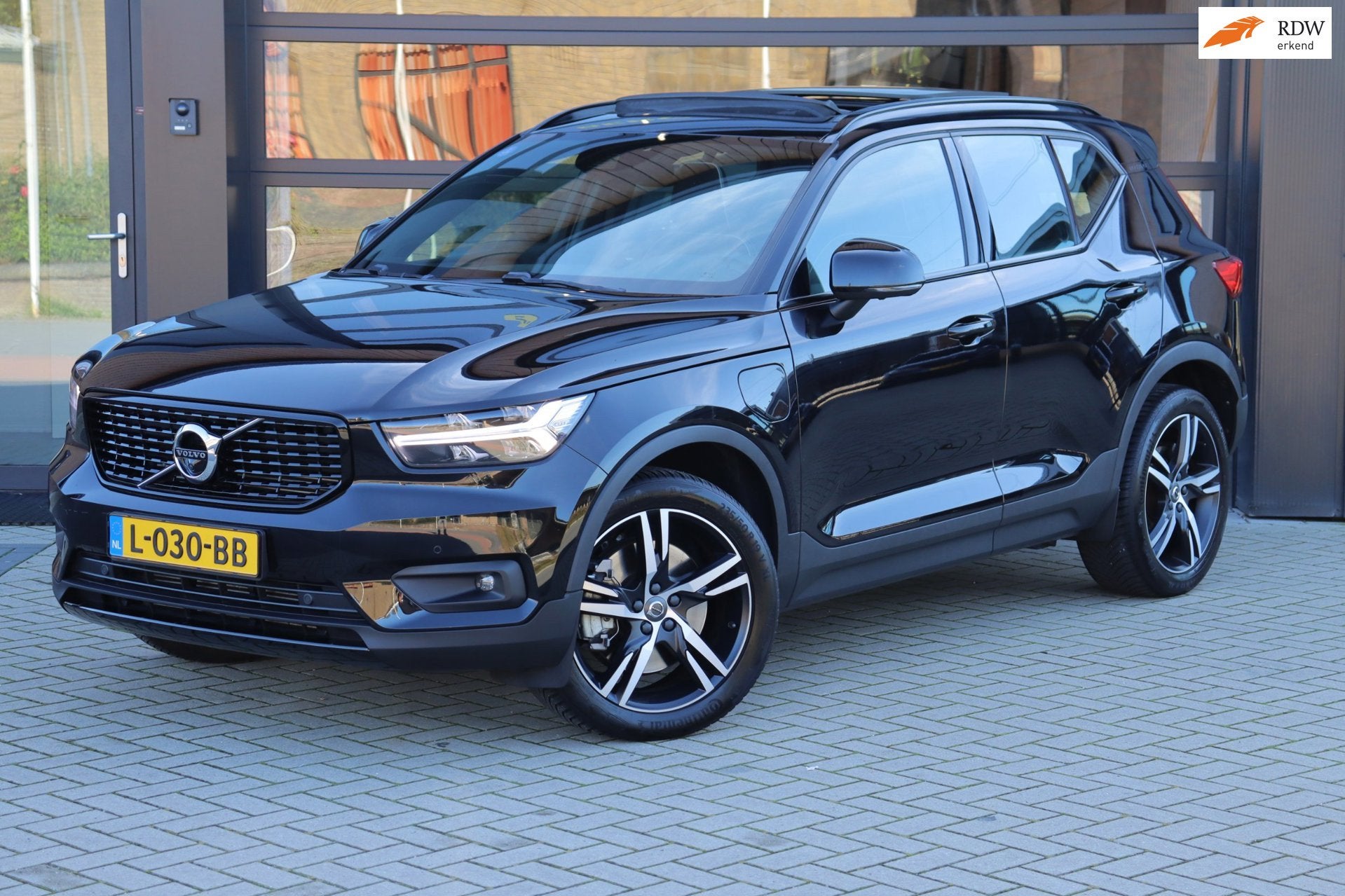 Volvo XC40 1.5 T5 Recharge R-Design | NAP | Eerste Eigenaar, Euro 6, Zwart, Bedrijf, Hybride Elektrisch/Benzine