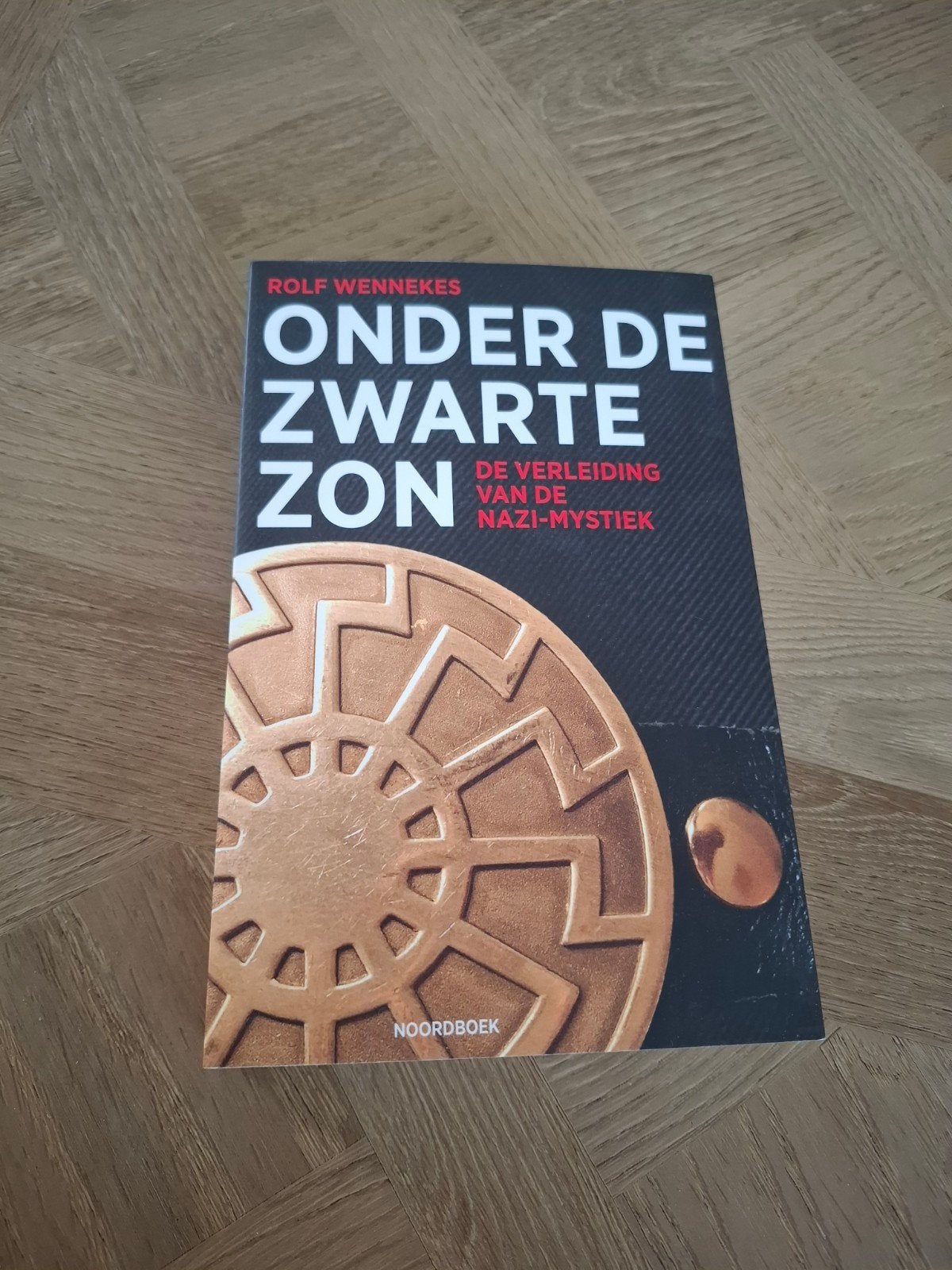 Onder de Zwarte Zon: De Verleiding van de Nazi-Mystiek, Ophalen of Verzenden, Nieuw, Rolf Wennekes, Nederland