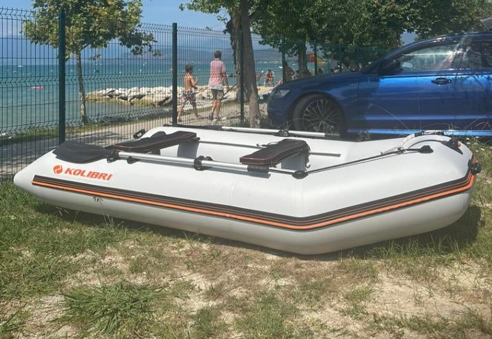 Kolibri KM-330A met Airdeck en Tohatsu 4 pk buitenboordmotor, Minder dan 5 pk, Ophalen of Verzenden, Zo goed als nieuw, Buitenboordmotor