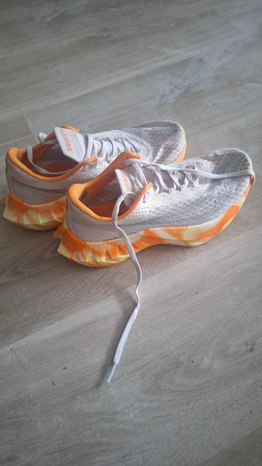 Saucony Endorphin Pro 4 carbonplated hardloopschoenen, Sport en Fitness, Hardloopschoenen, Zo goed als nieuw, Hardlopen, Saucony
