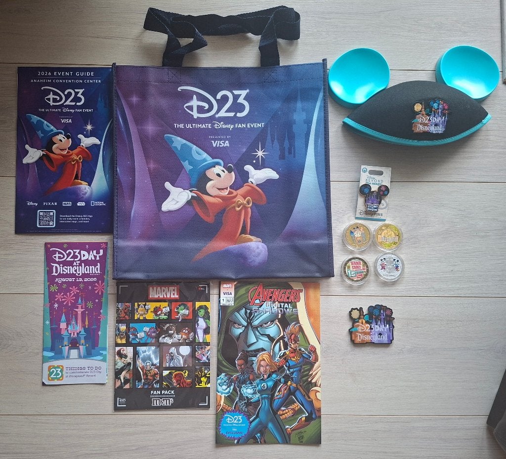 D23 Disney set, Disney pin, medaillon-set, magneet, oortjes, Verzamelen, Disney, Ophalen of Verzenden, Overige figuren, Nieuw