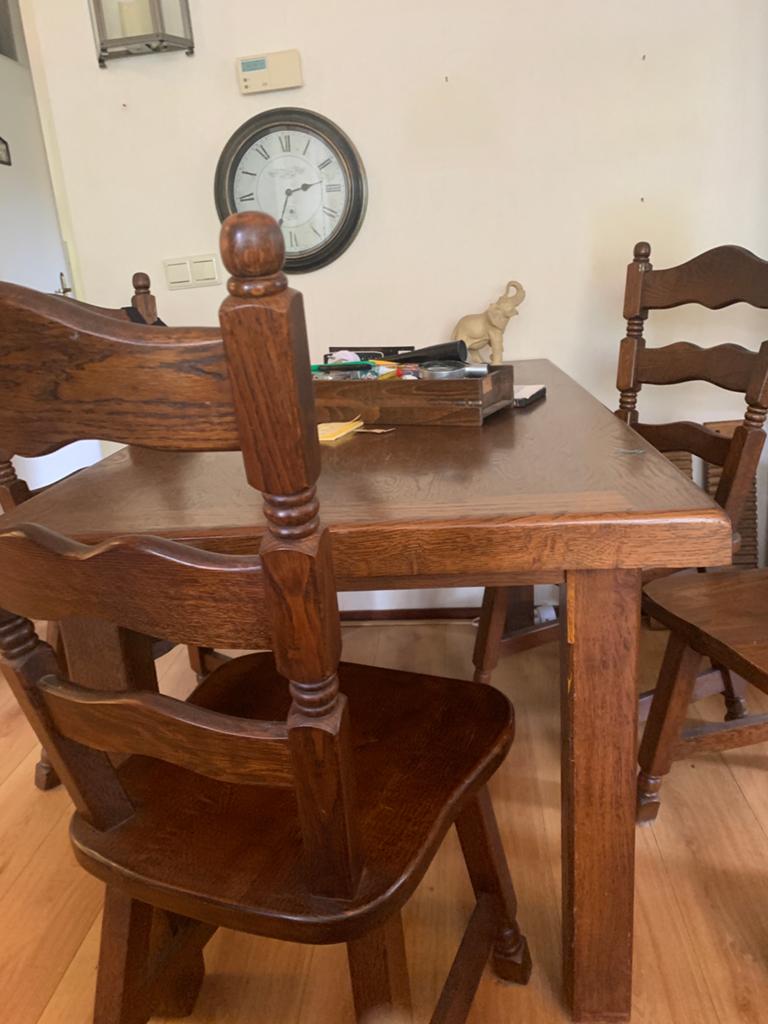 Eettafel + vier stoelen, Huis en Inrichting, Complete eetkamers, Ophalen, Zo goed als nieuw