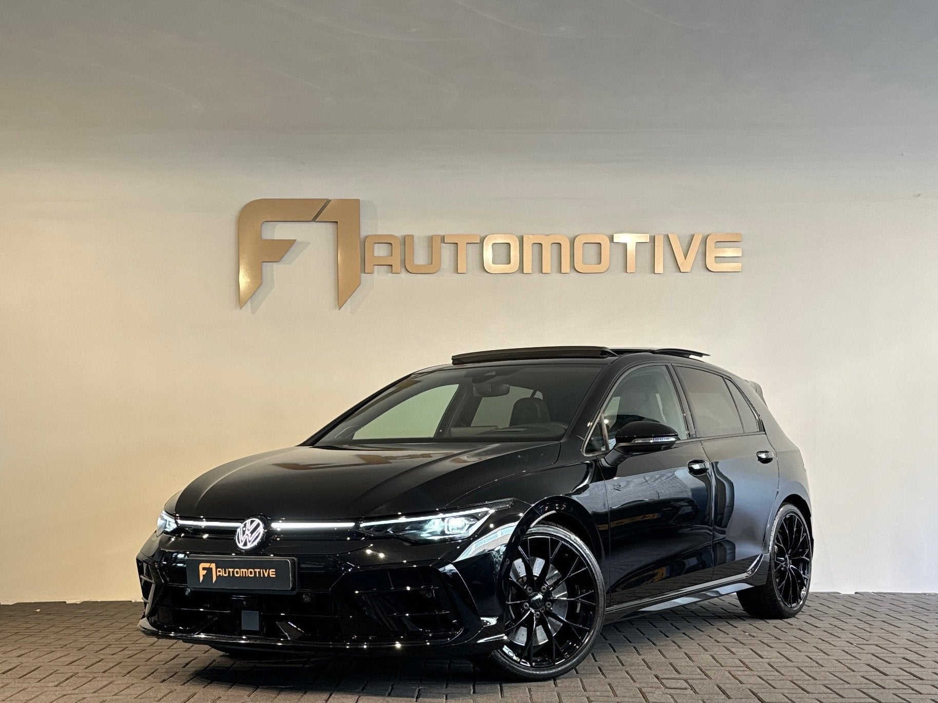 Volkswagen GOLF 2.0 TSI 4Motion R Black Edition Pano|Akra|Me, Auto's, Automaat, Dealer onderhouden, Euro 6, 4 cilinders