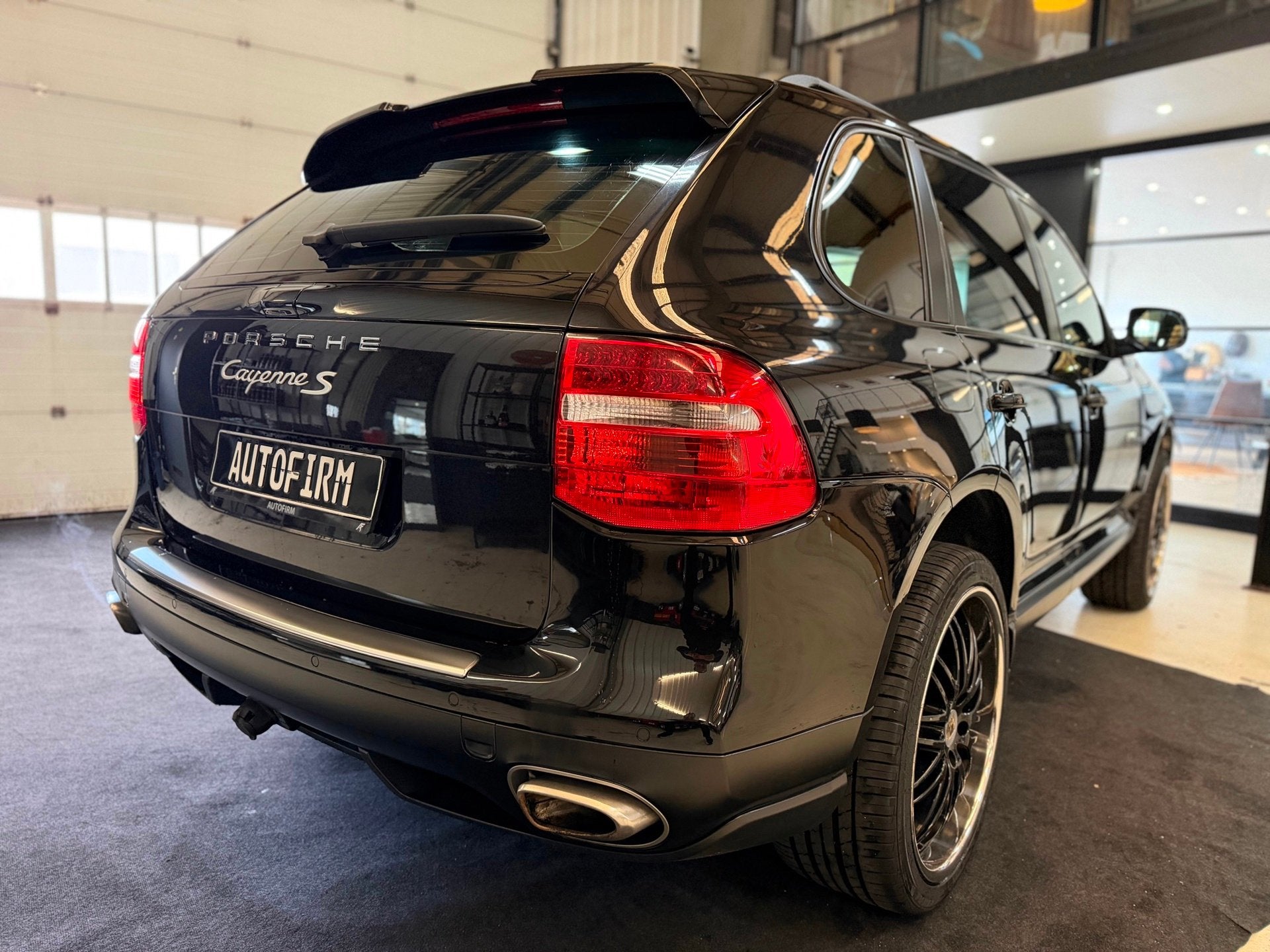 Porsche Cayenne 4.8 S 385PK Automaat Nette auto! Dealer Onde, Auto's, Porsche, Gebruikt, Zwart, Bedrijf, SUV of Terreinwagen